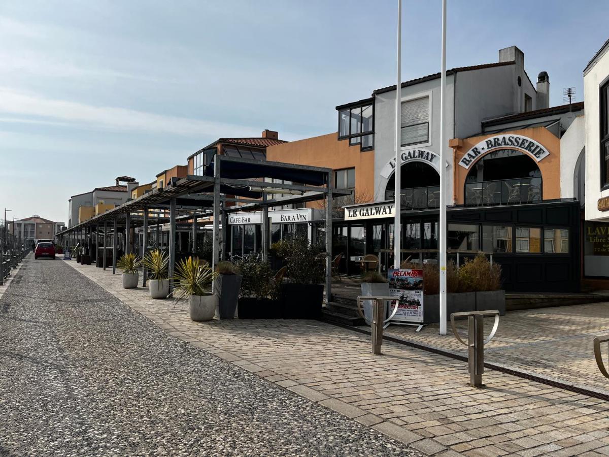 Appartement 1 Chambre, Avec Loggia Et Vue Sur Le Port Olona La Chaume Zewnętrze zdjęcie